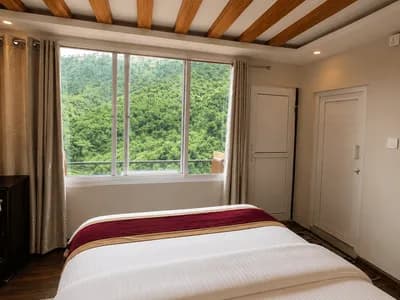 Deluxe Room thumbnail 2